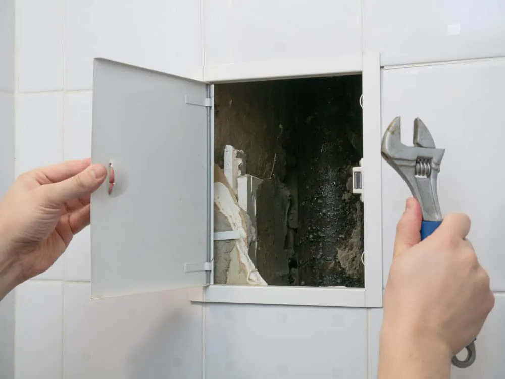 פתיחת סתימה בצינור ביוב
